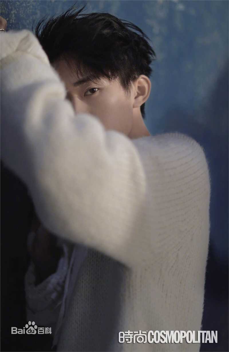 易烊千玺(Jackson)在《时尚·COOPOLITAN》中的