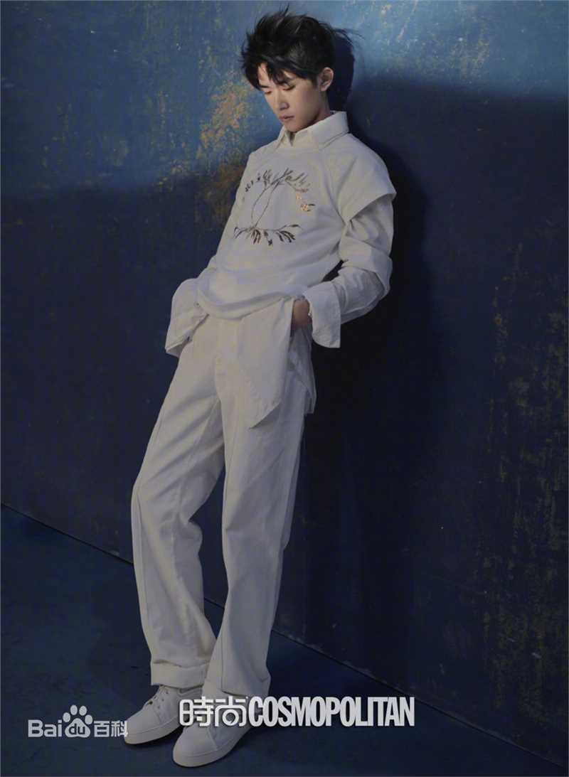 易烊千玺(Jackson)在《时尚·COOPOLITAN》中的