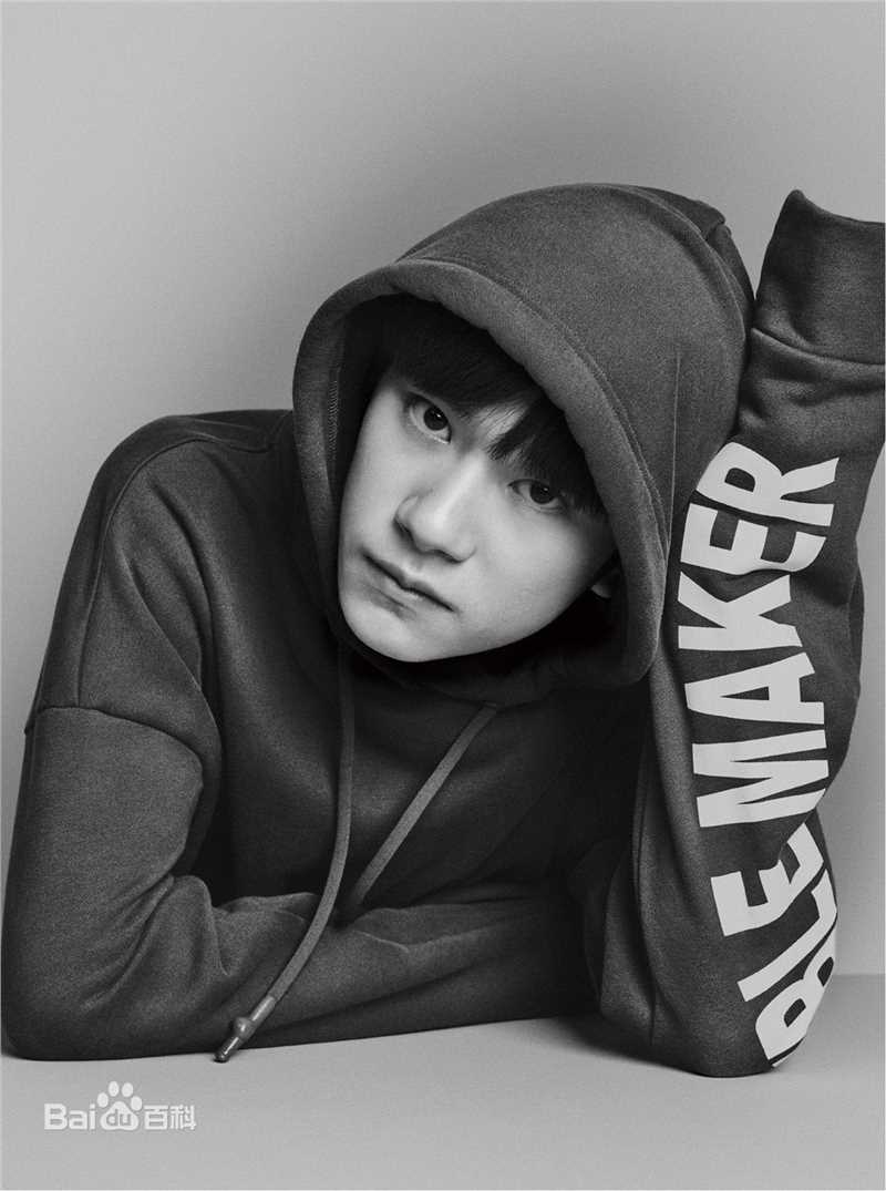 易烊千玺(Jackson)在《时尚·COOPOLITAN》中的