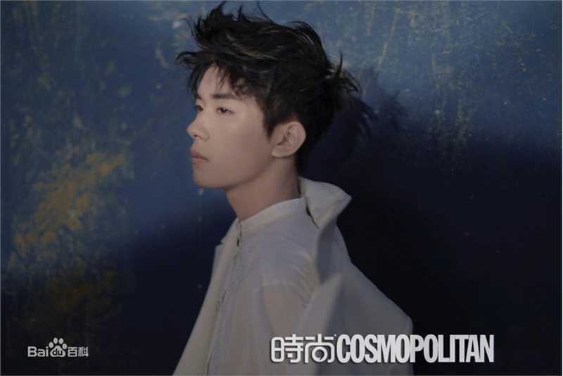 易烊千玺(Jackson)在《时尚·COOPOLITAN》中的