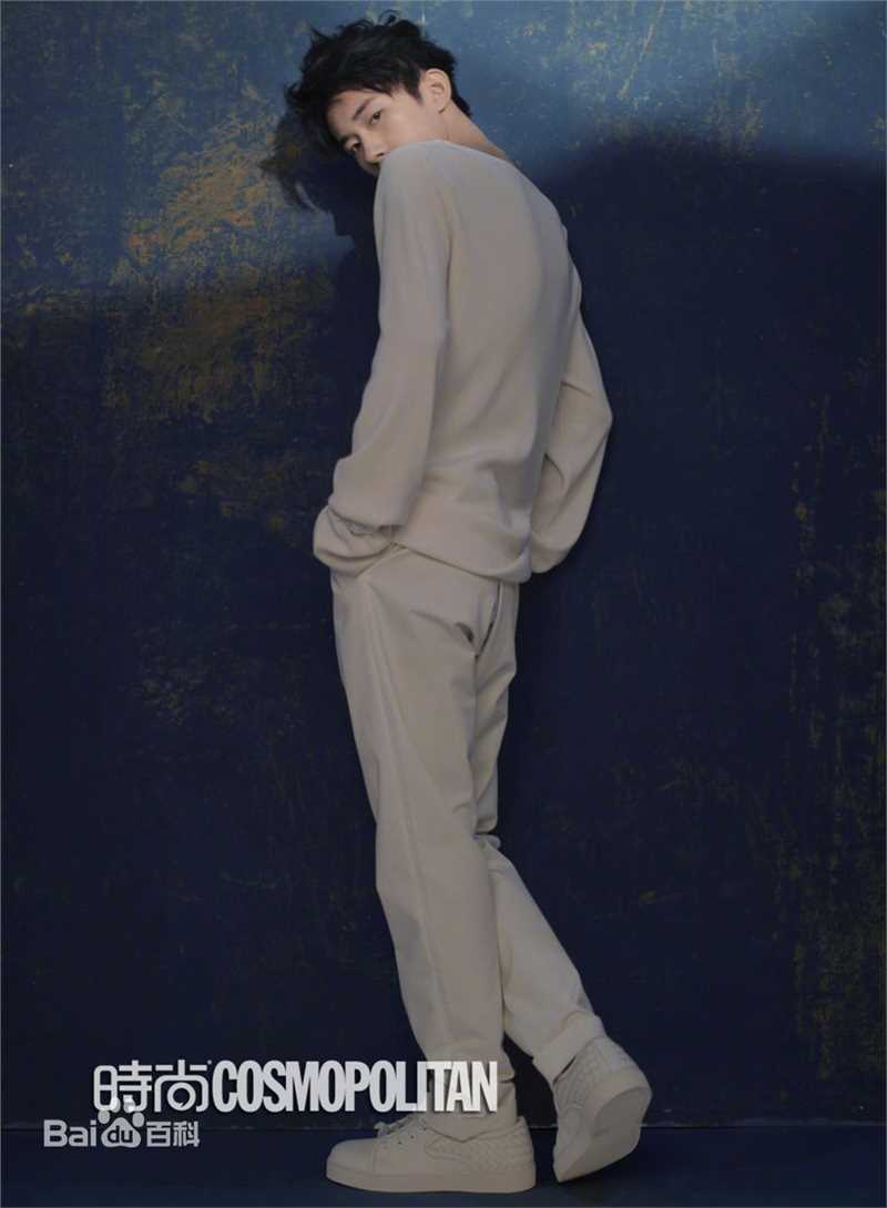 易烊千玺(Jackson)在《时尚·COOPOLITAN》中的