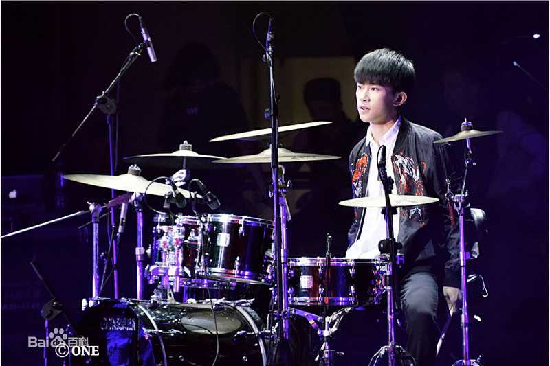 易烊千玺(Jackson)TFBOYS三周年广州见面会性感图片图集