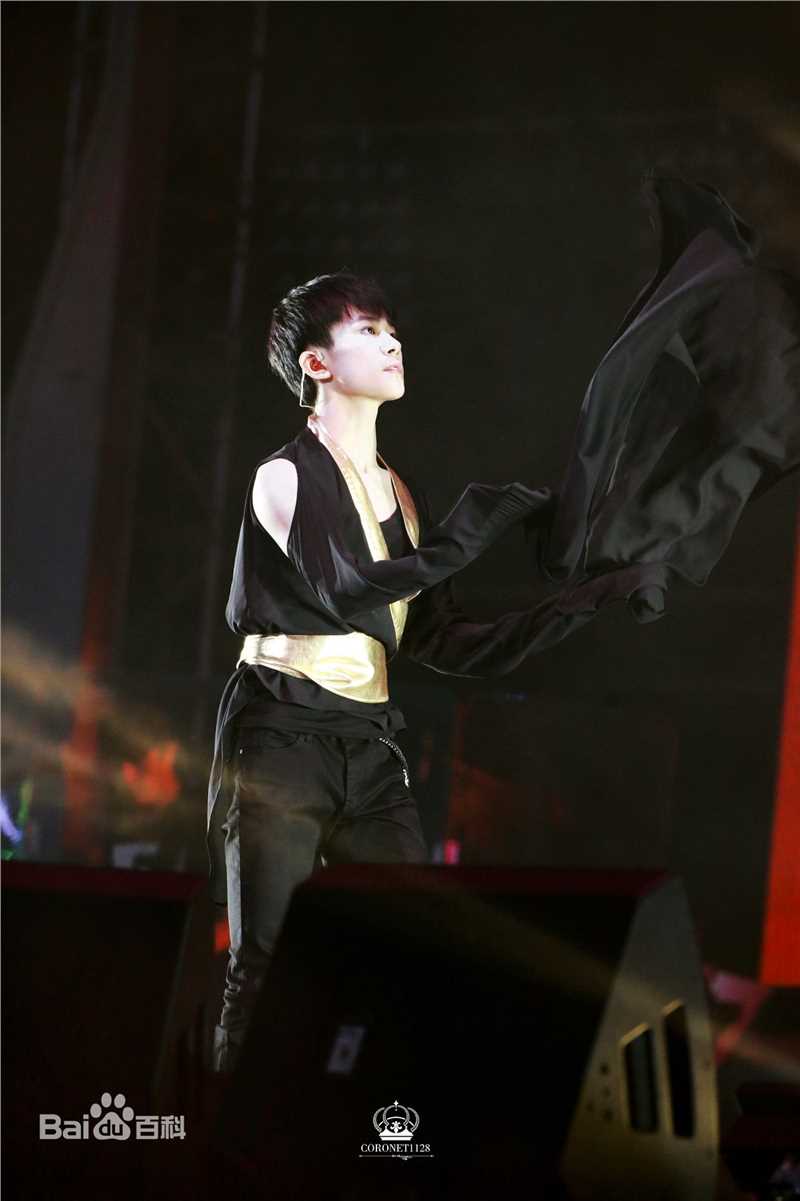 易烊千玺(Jackson)TFBOYS三周年广州见面会性感图片图集