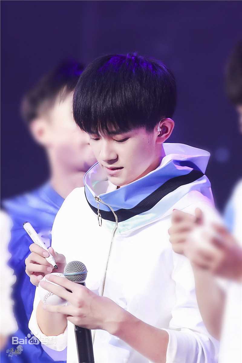 易烊千玺(Jackson)TFBOYS三周年广州见面会性感图片图集