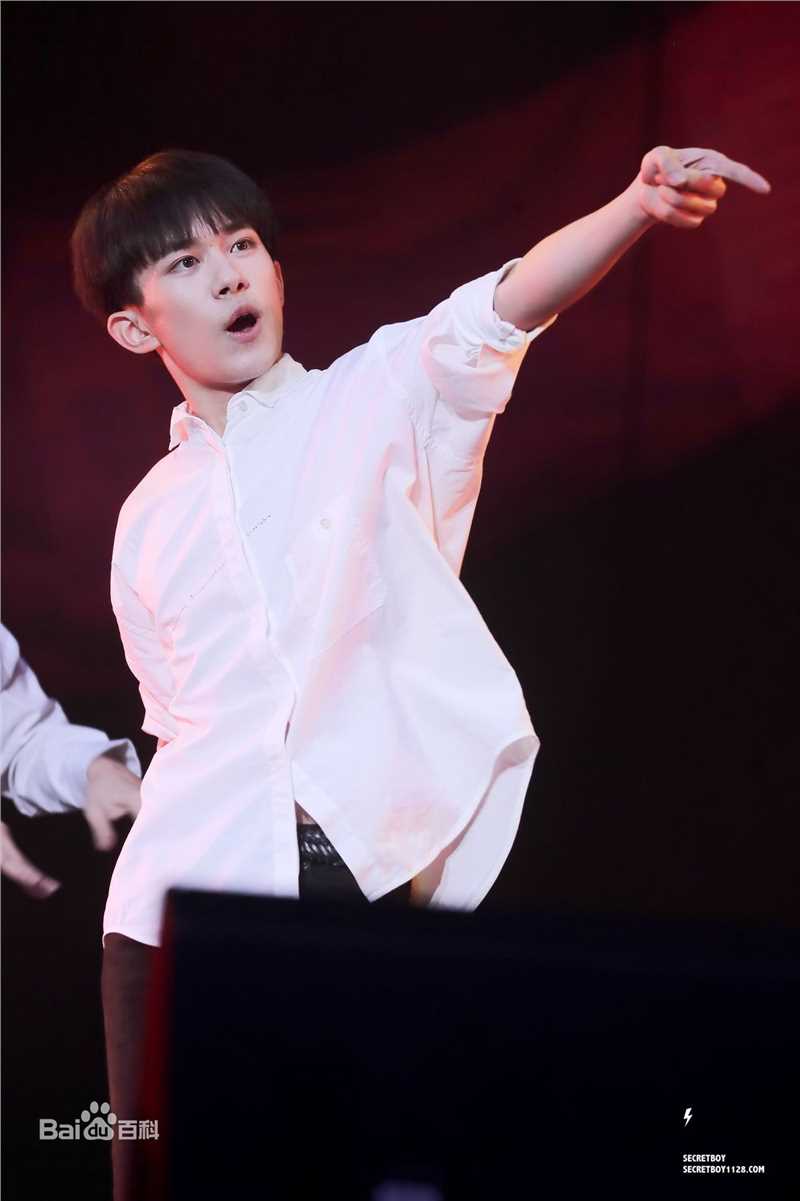 易烊千玺(Jackson)TFBOYS三周年广州见面会性感图片图集