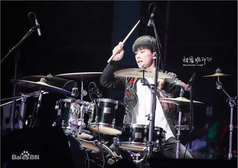 易烊千玺(Jackson)TFBOYS三周年广州见面会性感图片图集