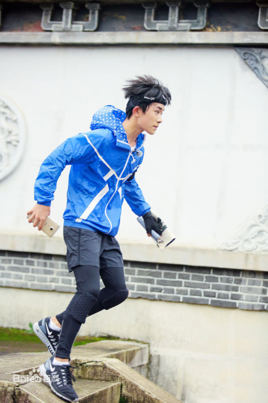 易烊千玺(Jackson)全员加速王夺冠历程性感图片图集