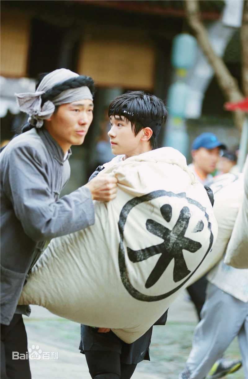 易烊千玺(Jackson)全员加速王夺冠历程性感图片图集