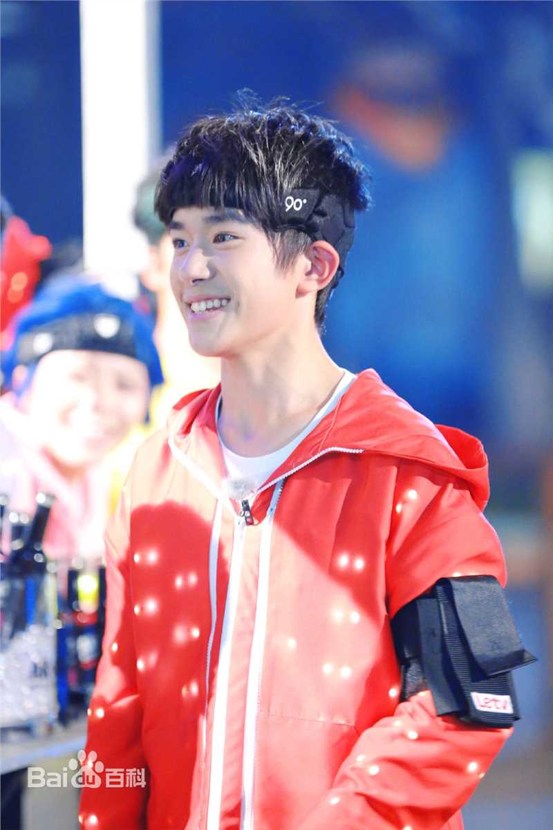 易烊千玺(Jackson)全员加速王夺冠历程性感图片图集