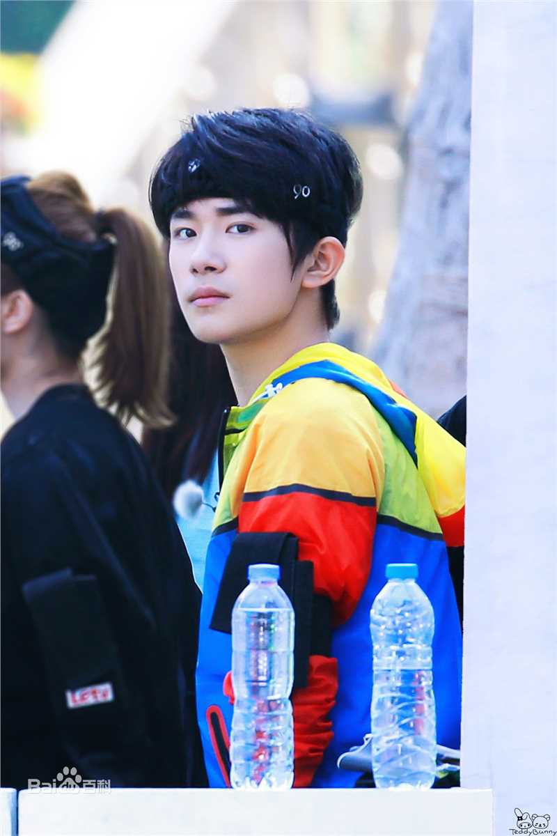 易烊千玺(Jackson)全员加速王夺冠历程性感图片图集