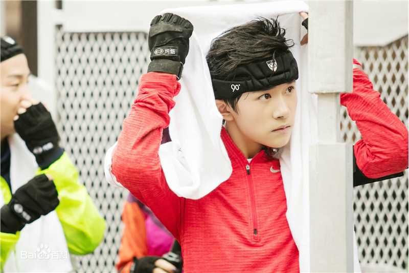 易烊千玺(Jackson)全员加速王夺冠历程性感图片图集