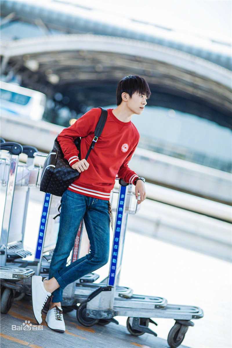 易烊千玺(Jackson)最全街拍壁纸