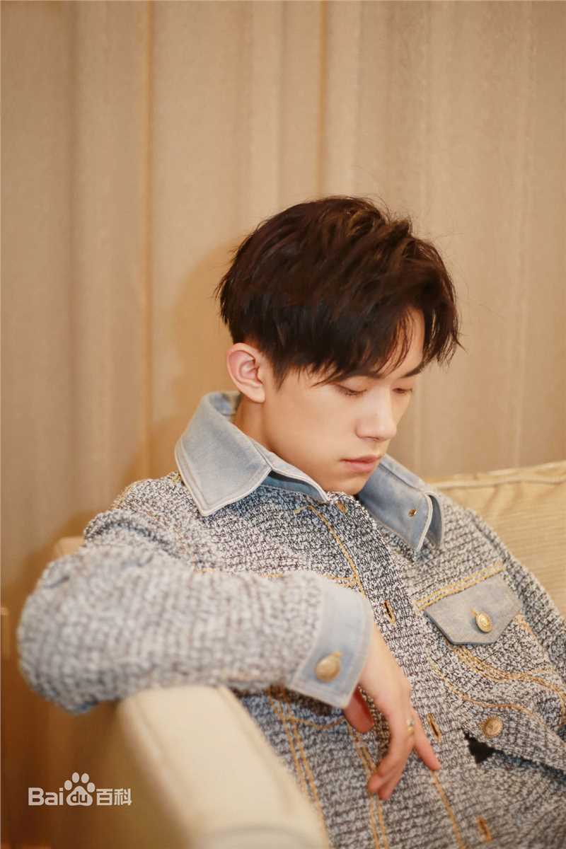 易烊千玺(Jackson)最全街拍壁纸