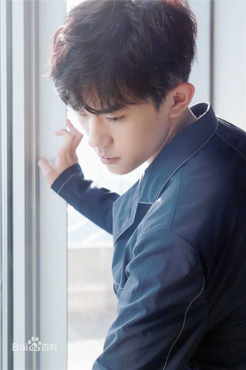 易烊千玺(Jackson)最全街拍壁纸