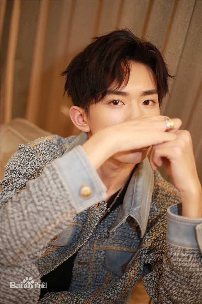 易烊千玺(Jackson)最全街拍壁纸