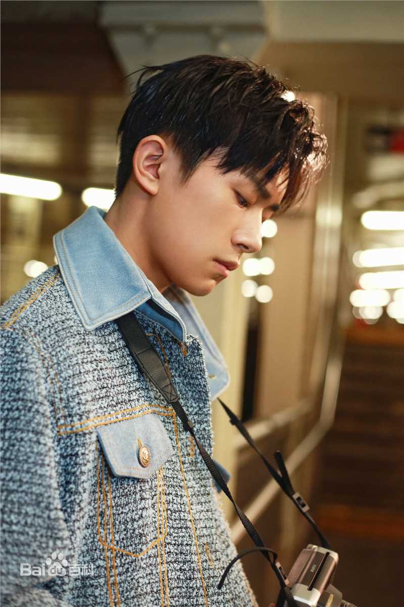 易烊千玺(Jackson)最全街拍壁纸