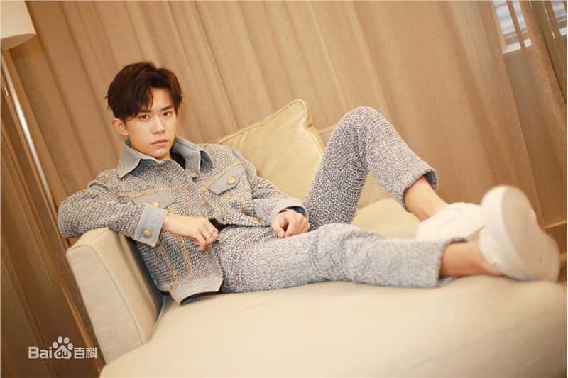 易烊千玺(Jackson)最全街拍壁纸