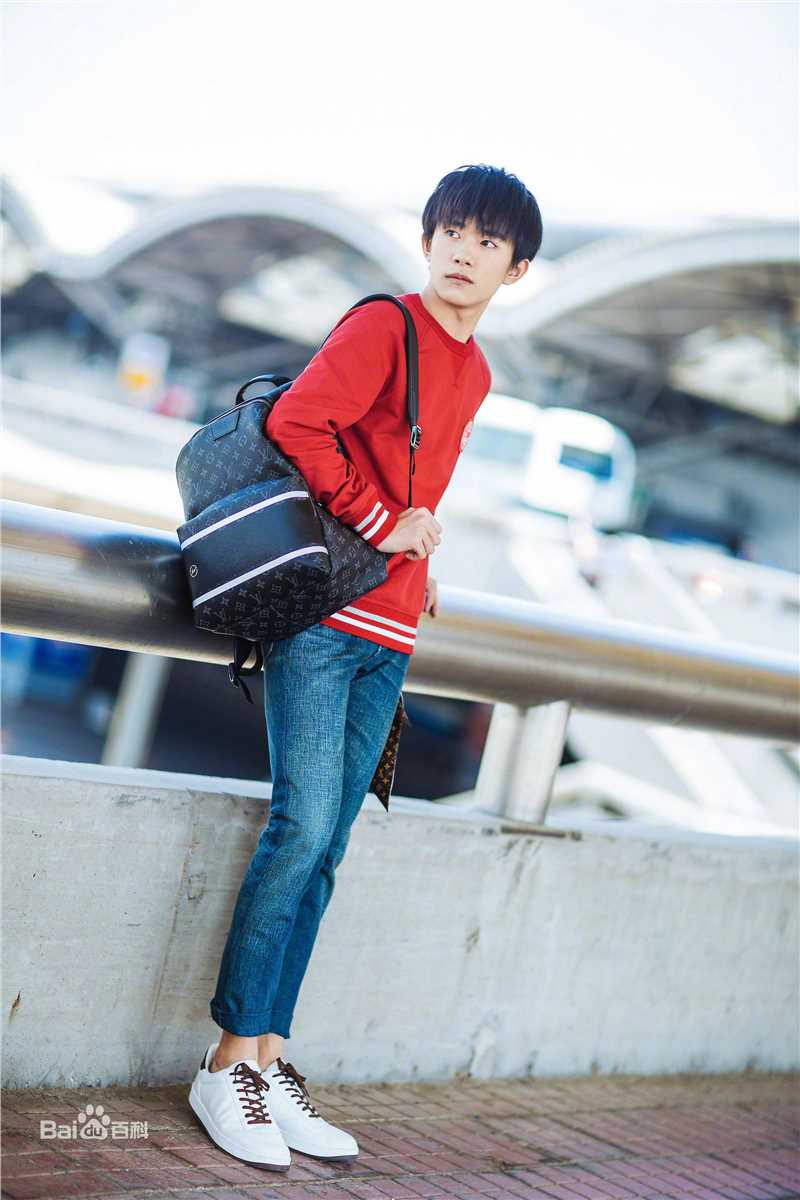 易烊千玺(Jackson)最全街拍壁纸