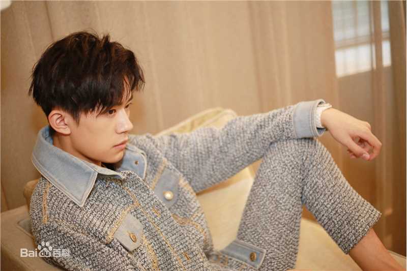 易烊千玺(Jackson)最全街拍壁纸