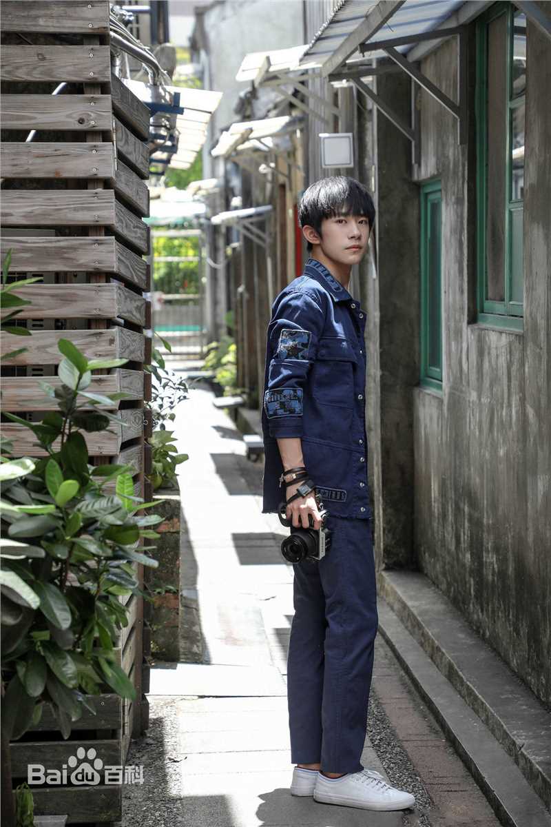 易烊千玺(Jackson)最全街拍壁纸