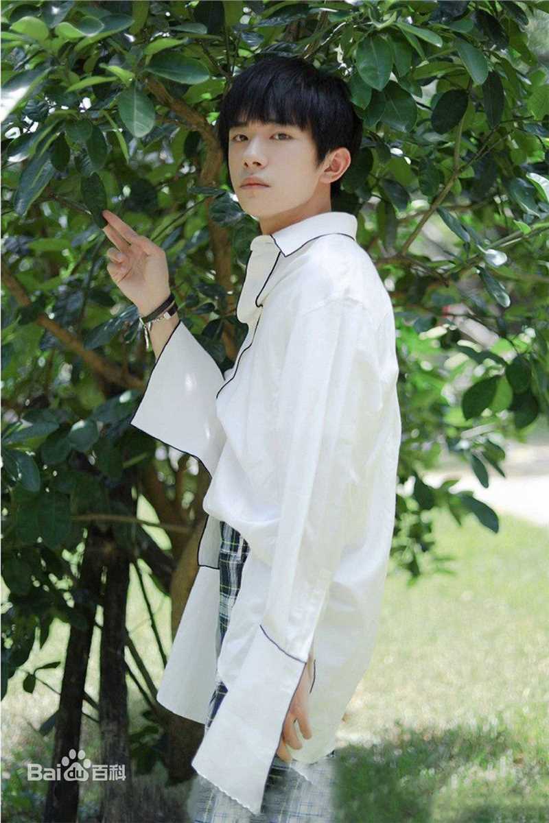 易烊千玺(Jackson)最全街拍壁纸