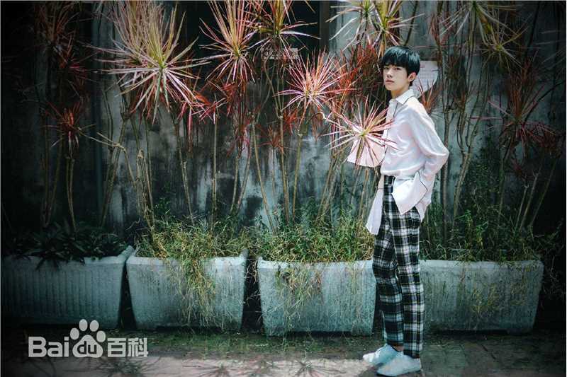 易烊千玺(Jackson)最全街拍壁纸