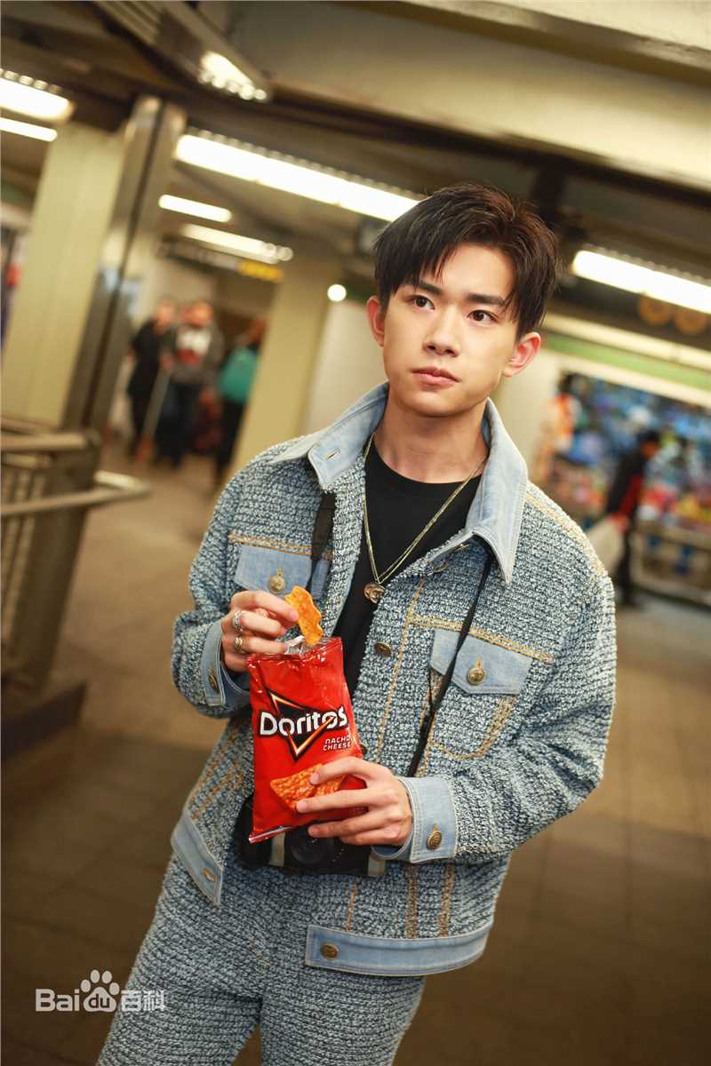 易烊千玺(Jackson)最全街拍壁纸