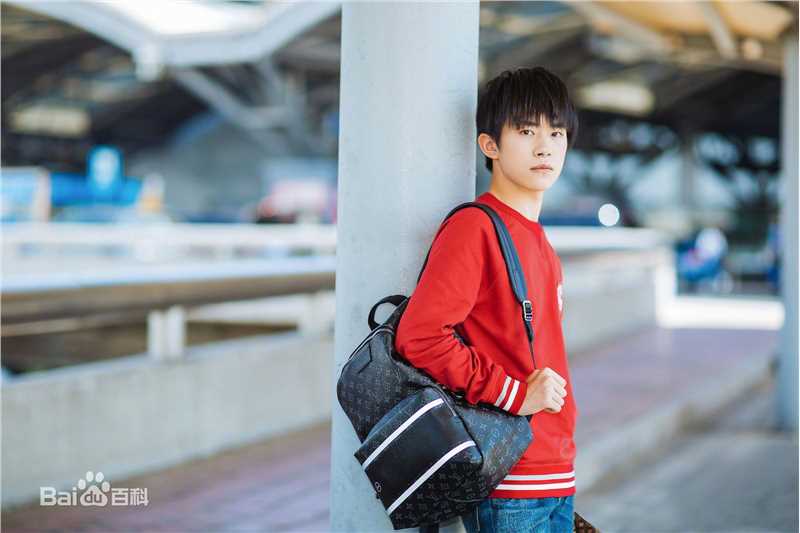 易烊千玺(Jackson)最全街拍壁纸