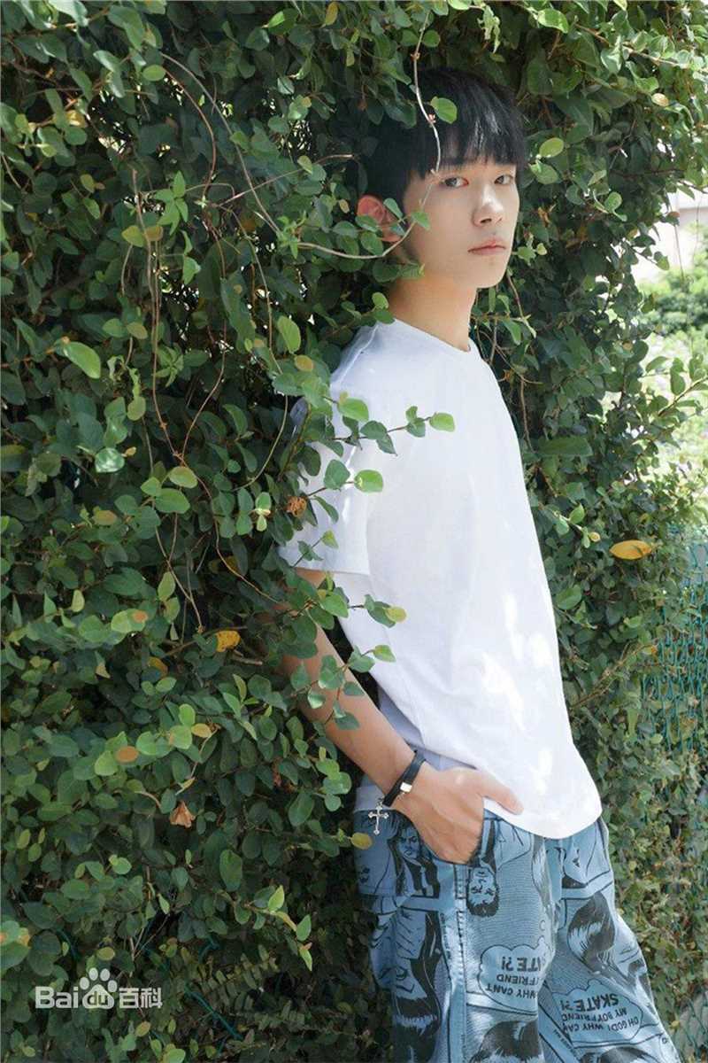 易烊千玺(Jackson)最全街拍壁纸