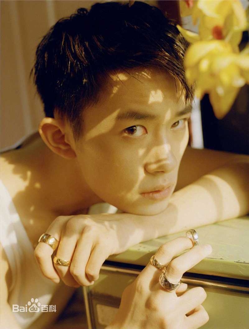 最优质易烊千玺(Jackson)在《红秀GRAZIA》中的相册