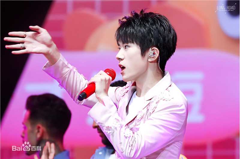 易烊千玺(Jackson)TFBOYS四周年演唱会性感图片图集