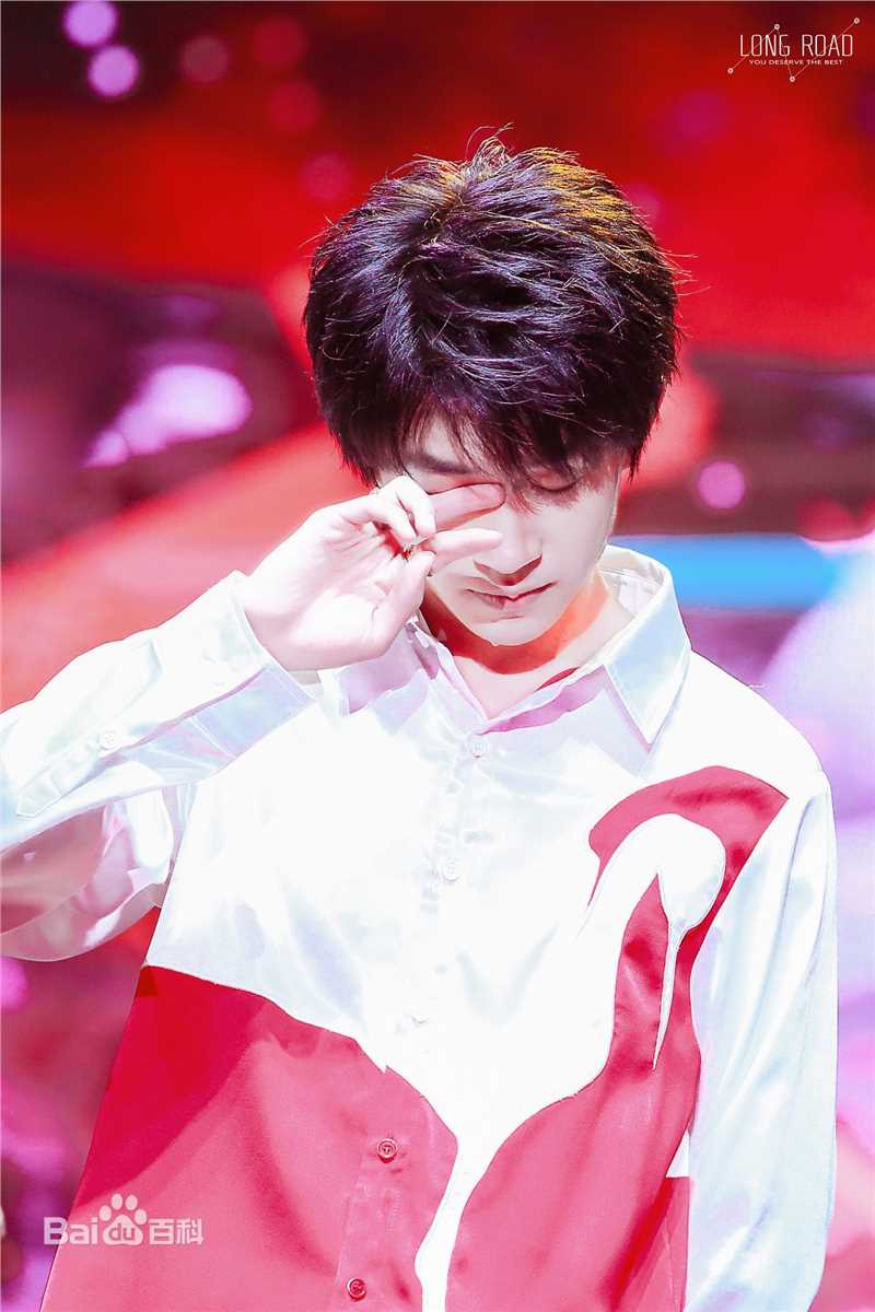 易烊千玺(Jackson)TFBOYS四周年演唱会性感图片图集