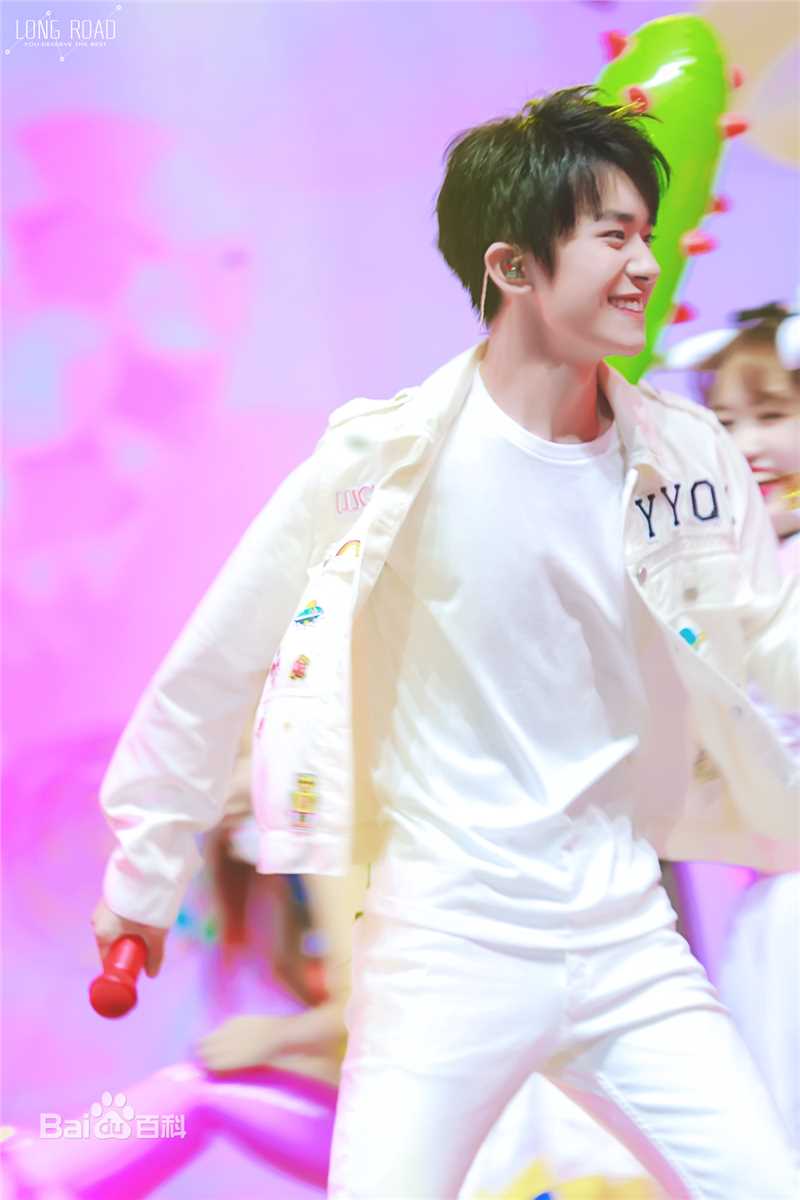 易烊千玺(Jackson)TFBOYS四周年演唱会性感图片图集