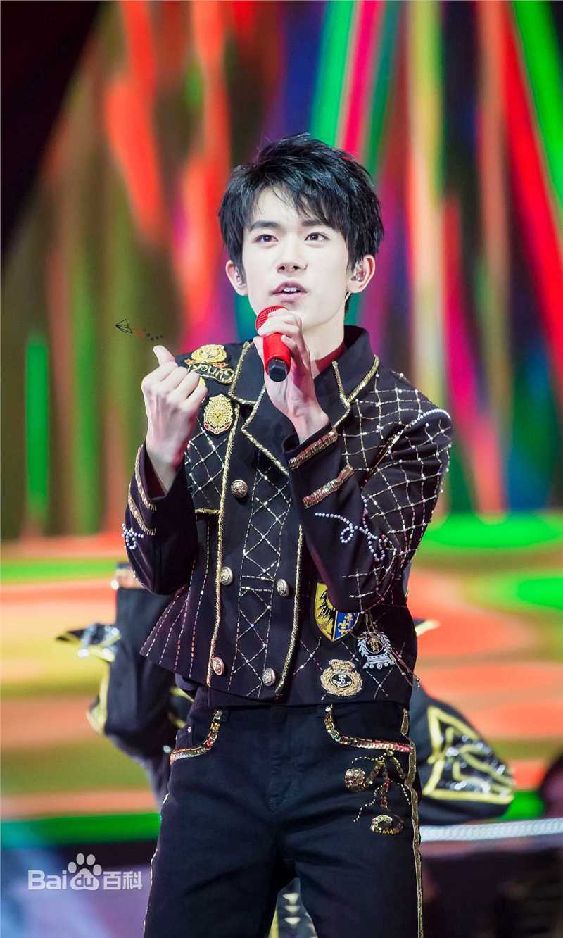 易烊千玺(Jackson)TFBOYS四周年演唱会性感图片图集