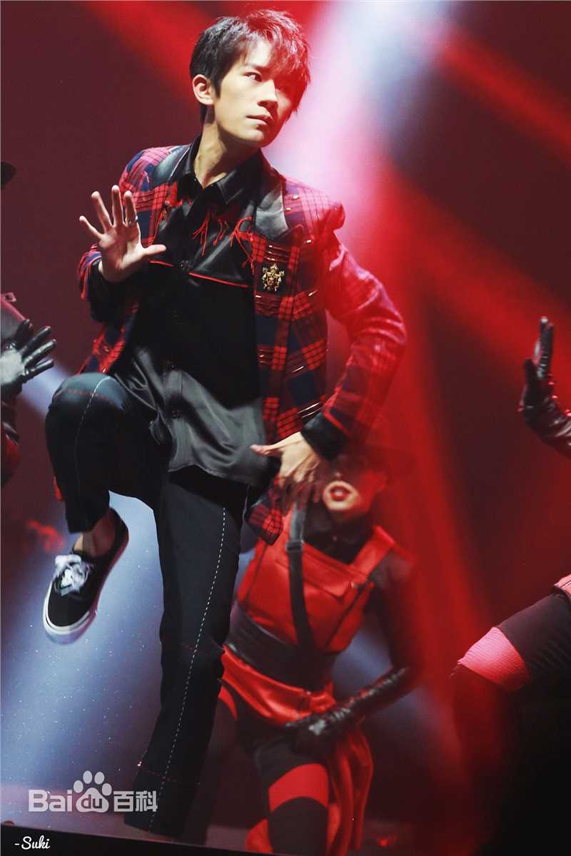 易烊千玺(Jackson)四周年舞蹈乐器图集性感图片图集