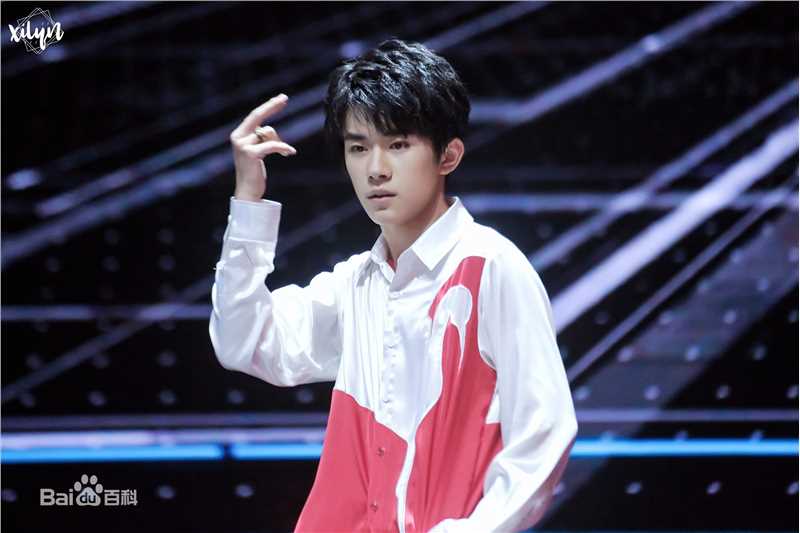 易烊千玺(Jackson)四周年舞蹈乐器图集性感图片图集