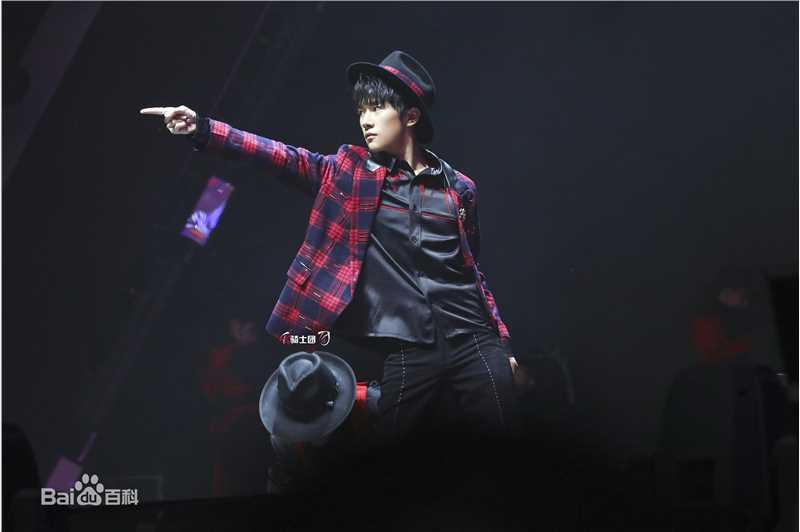 易烊千玺(Jackson)四周年舞蹈乐器图集性感图片图集