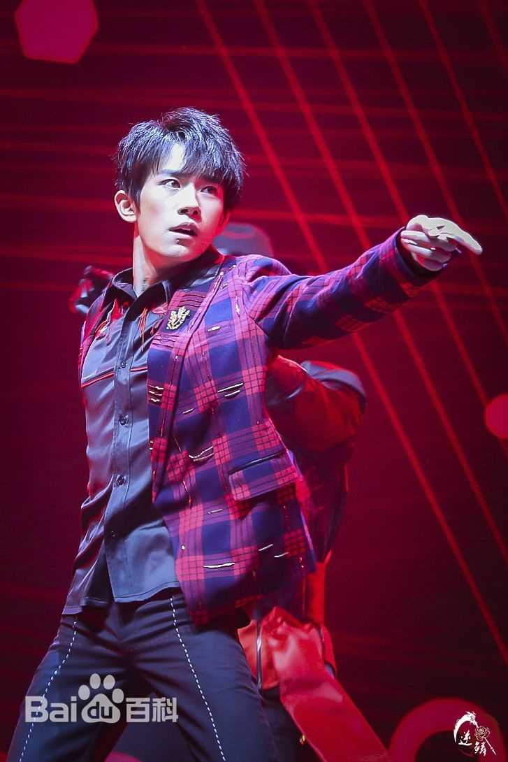 易烊千玺(Jackson)四周年舞蹈乐器图集性感图片图集