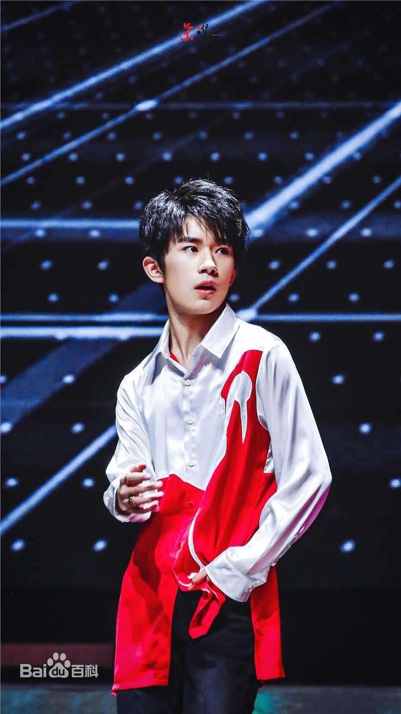 易烊千玺(Jackson)四周年舞蹈乐器图集性感图片图集