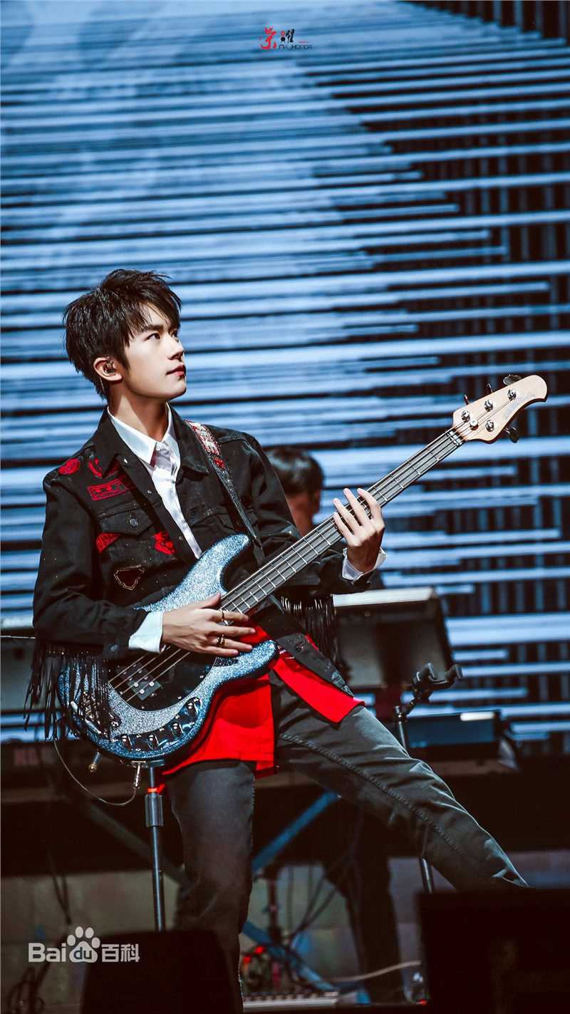 易烊千玺(Jackson)四周年舞蹈乐器图集性感图片图集