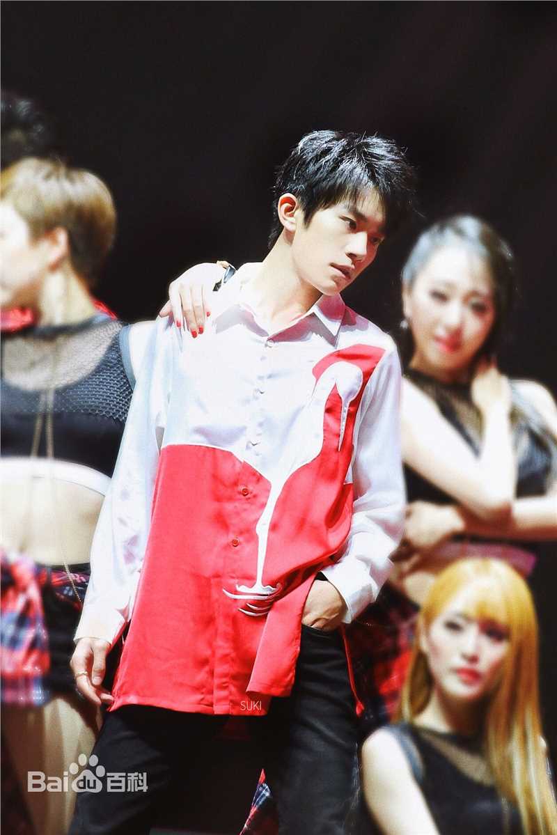 易烊千玺(Jackson)四周年舞蹈乐器图集性感图片图集