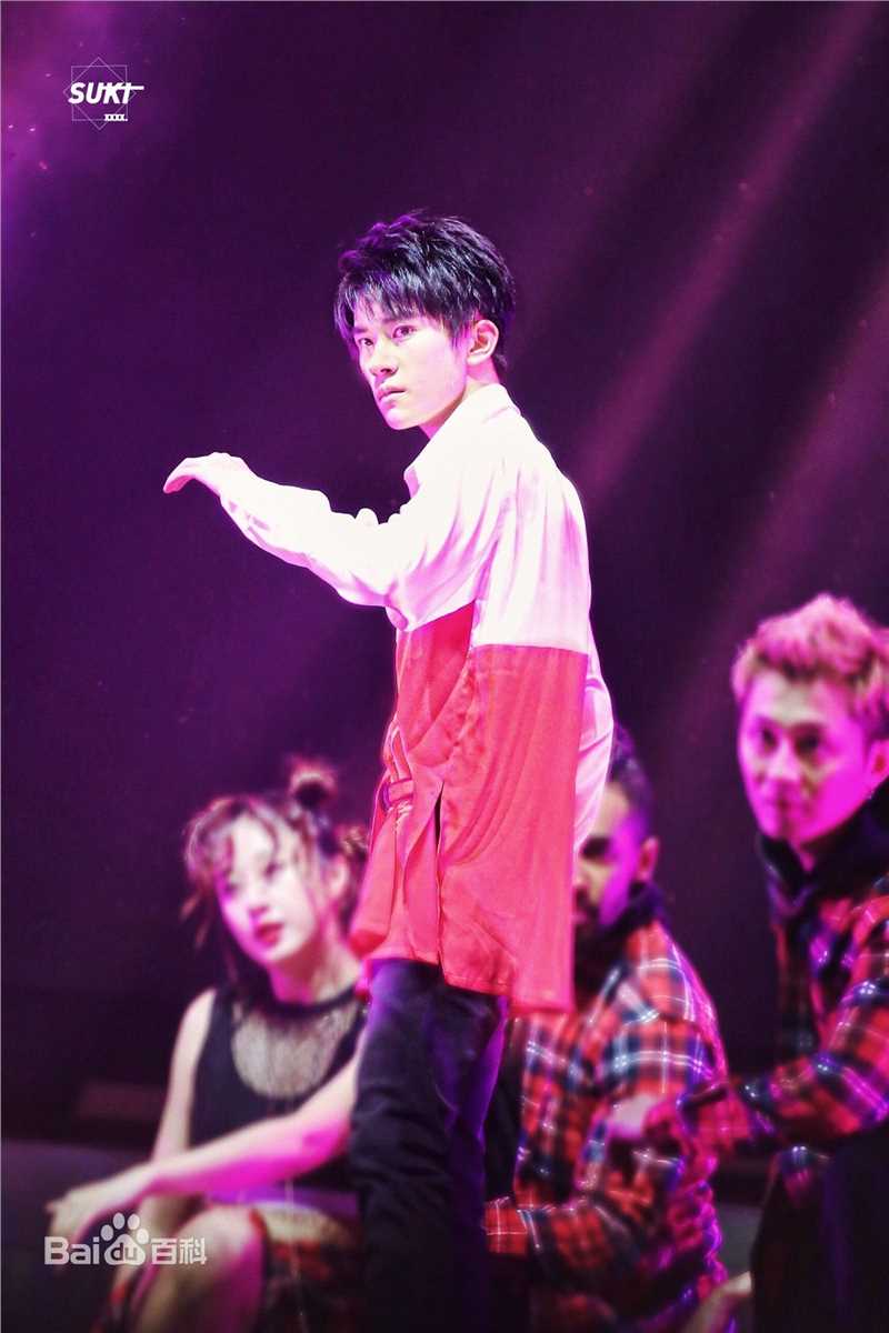易烊千玺(Jackson)四周年舞蹈乐器图集性感图片图集