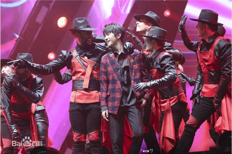 易烊千玺(Jackson)四周年舞蹈乐器图集性感图片图集