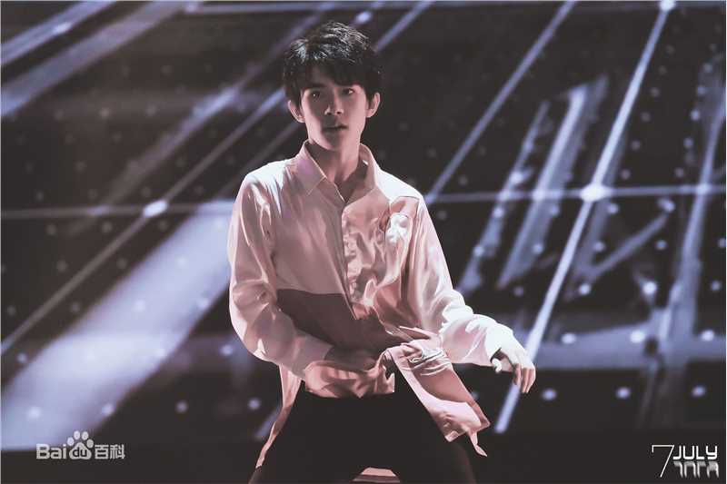 易烊千玺(Jackson)四周年舞蹈乐器图集性感图片图集