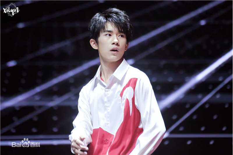 易烊千玺(Jackson)四周年舞蹈乐器图集性感图片图集