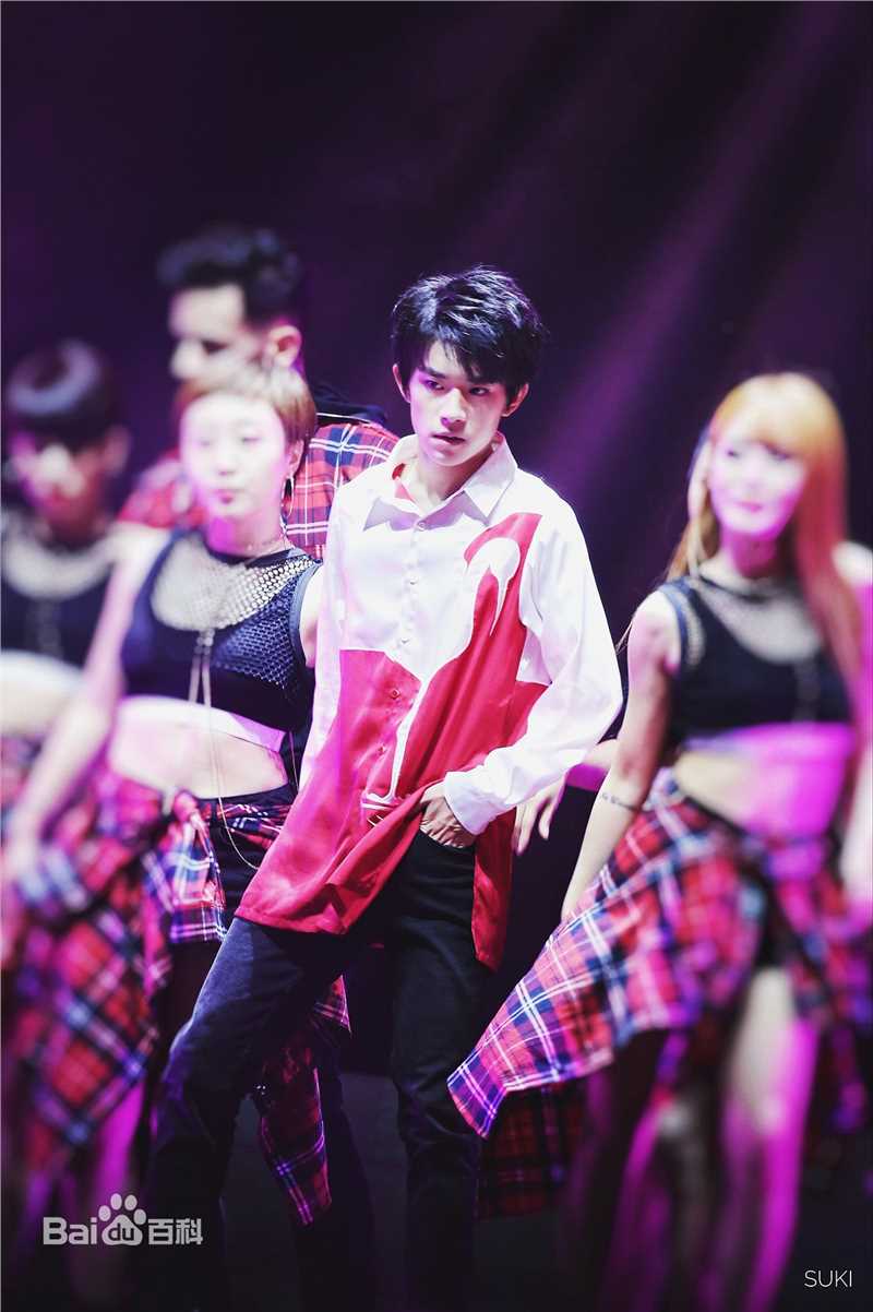 易烊千玺(Jackson)四周年舞蹈乐器图集性感图片图集