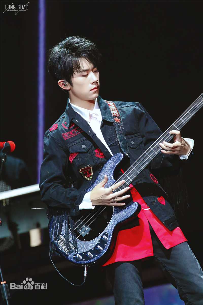 易烊千玺(Jackson)四周年舞蹈乐器图集性感图片图集