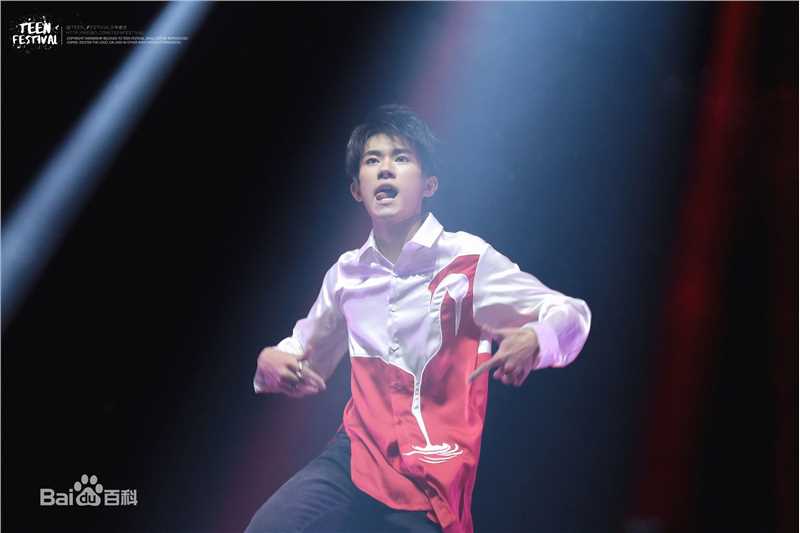 易烊千玺(Jackson)四周年舞蹈乐器图集性感图片图集