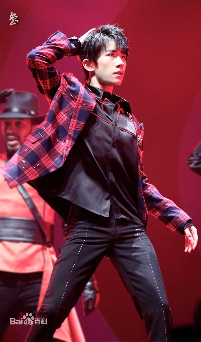 易烊千玺(Jackson)四周年舞蹈乐器图集性感图片图集