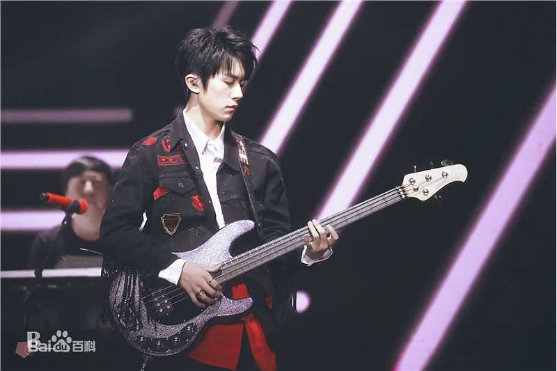 易烊千玺(Jackson)四周年舞蹈乐器图集性感图片图集